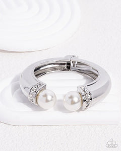 Paparazzi Jewelry Breathtaking Balance - White Bracelet